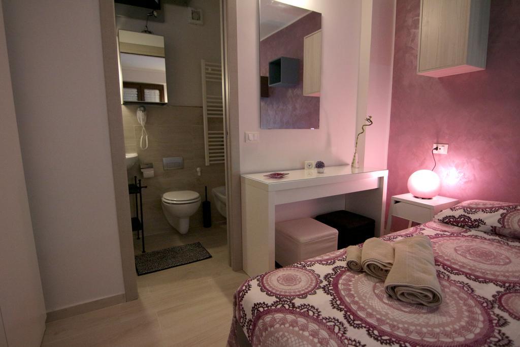 Rosemary Charming Rooms Termoli Bilik gambar