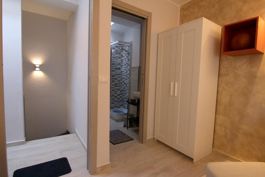 Rosemary Charming Rooms Termoli Bilik gambar